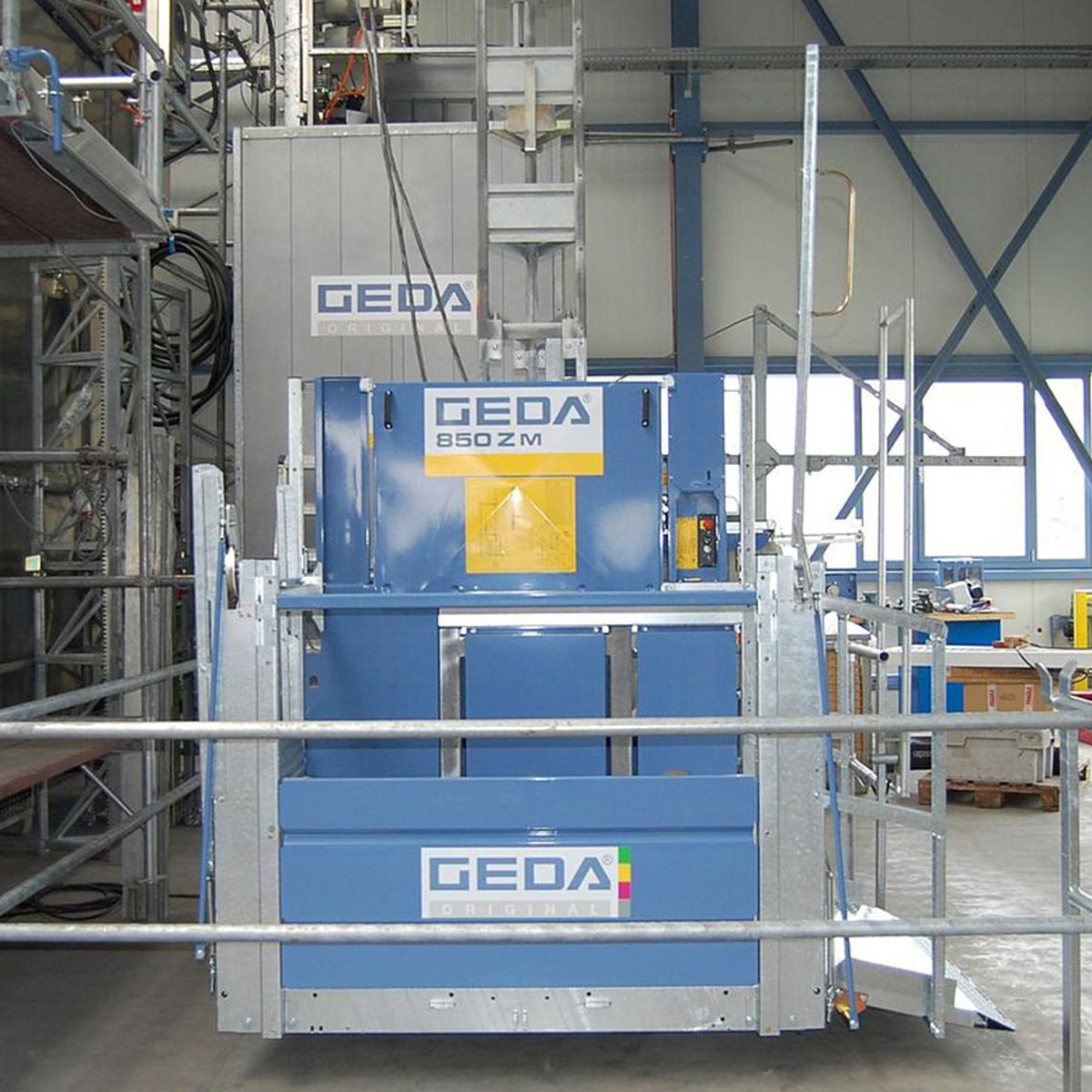 GEDA Material Hoist
