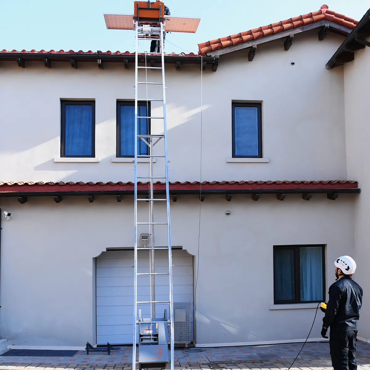 Plug–in Ladder Hoist